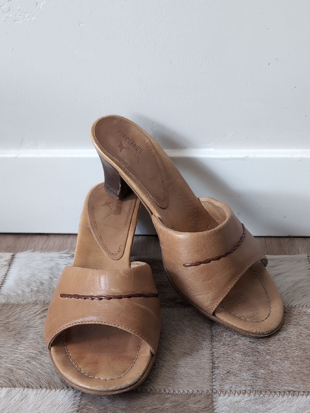 Pikolinos Women’s Tan Leather Slide Heels